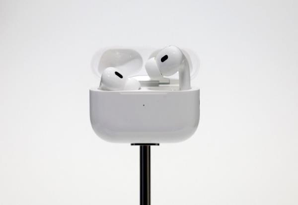 In market shake-up, US regulators say Apple’s new AirPods Pro 2 can be used as hearing aids