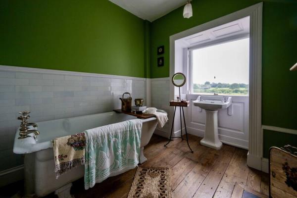  A renovated bathroom.